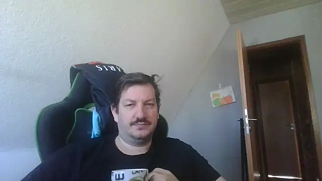 Snapshot of Golffahrer1982 chatting on 1, 3, 2026 Golffahrer1982 online show from 1, 3, 2026