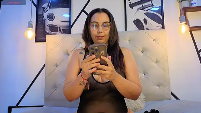 violetasimonz online show from 3, 6, 2026