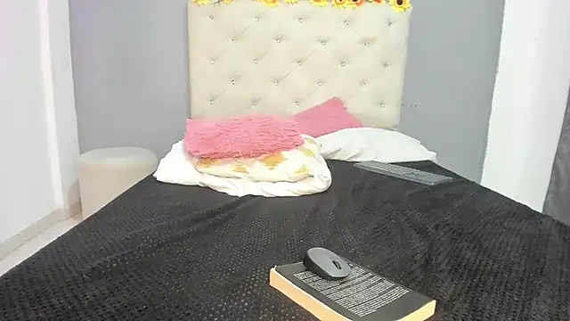 Snapshot of violetasimonz chatting on 28, 1, 2025 violetasimonz online show from 28, 1, 2025