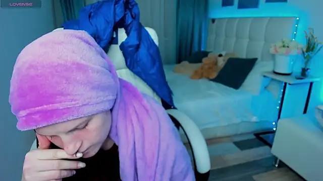 Kathlyn  Heath online show from 11, 3, 2025