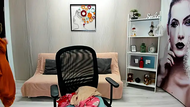 Cassandra Hotty online show from 6, 3, 2025