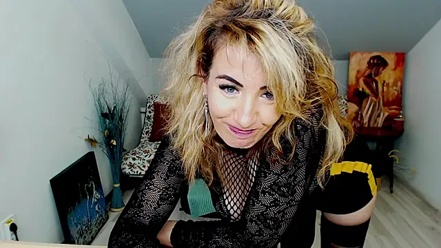 Cassandra Hotty online show from 28, 2, 2025