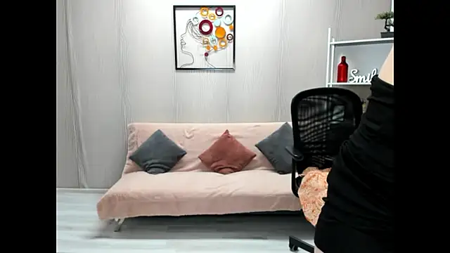 Cassandra Hotty online show from 2, 12, 2025