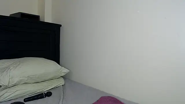 NIKKIE LOVE online show from 9, 2, 2026