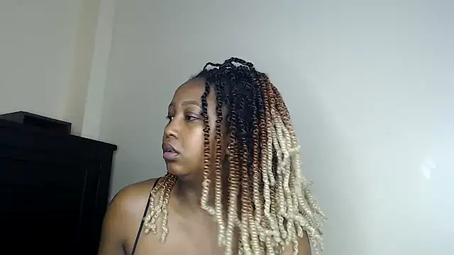 NIKKIE LOVE online show from 27, 3, 2026