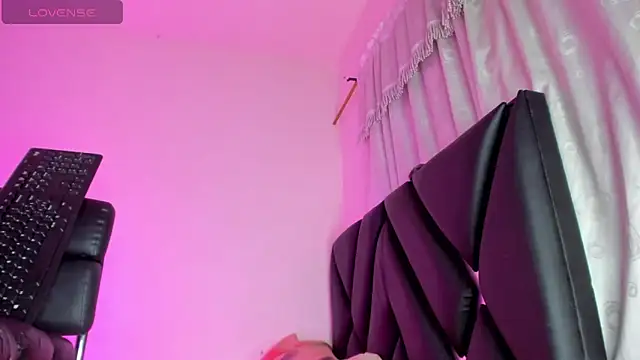 stephany doll  online show from 27, 11, 2025