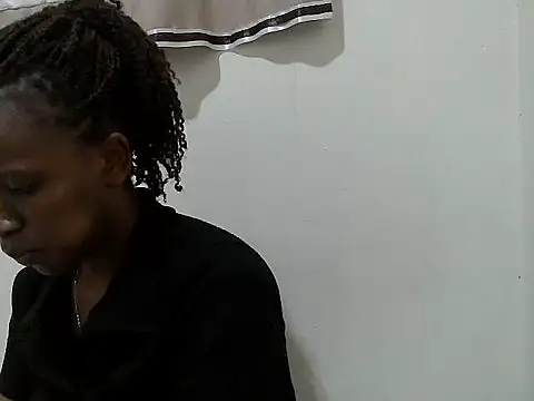 Snapshot of prettybeee chatting on 2, 11, 2025 prettybeee online show from 2, 11, 2025