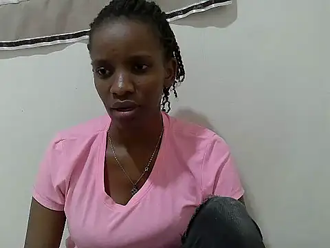 Snapshot of prettybeee chatting on 8, 11, 2025 prettybeee online show from 8, 11, 2025