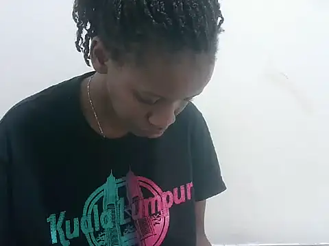 Snapshot of prettybeee chatting on 4, 12, 2025 prettybeee online show from 4, 12, 2025