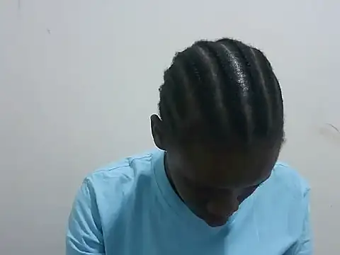 Snapshot of prettybeee chatting on 18, 12, 2025 prettybeee online show from 18, 12, 2025