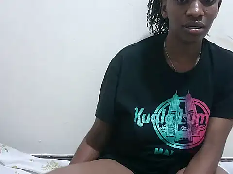 Snapshot of prettybeee chatting on 30, 10, 2025 prettybeee online show from 30, 10, 2025