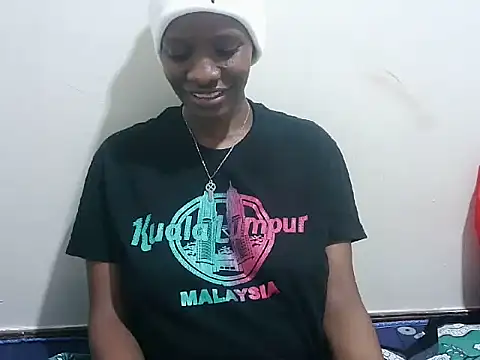 Snapshot of prettybeee chatting on 5, 12, 2025 prettybeee online show from 5, 12, 2025