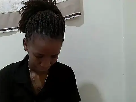 Snapshot of prettybeee chatting on 5, 11, 2025 prettybeee online show from 5, 11, 2025