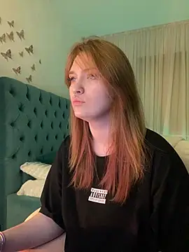  Chlo  e online show from 28, 2, 2025