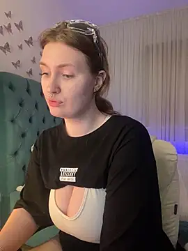  Chlo  e online show from 13, 3, 2025