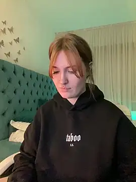  Chlo  e online show from 3, 3, 2025