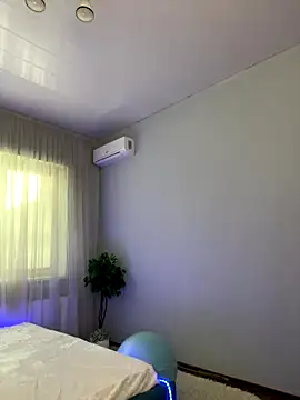  Chlo  e online show from 20, 9, 2025