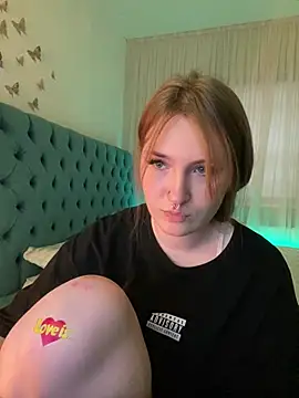  Chlo  e online show from 1, 3, 2025