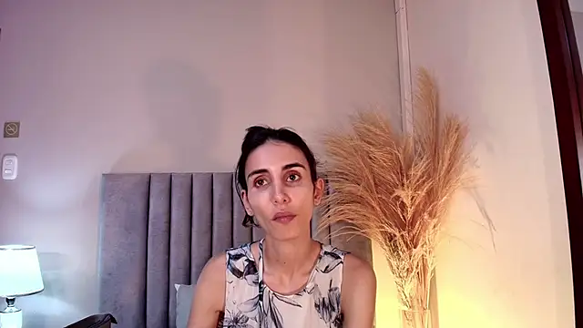 Nina Cavaali online show from 18, 10, 2025