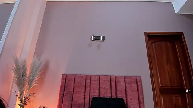 Nina Cavaali online show from 26, 10, 2025