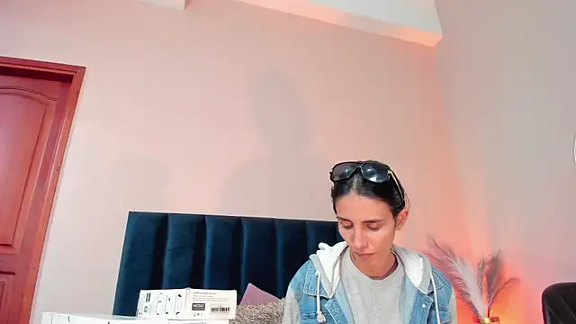 Nina Cavaali online show from 21, 10, 2025