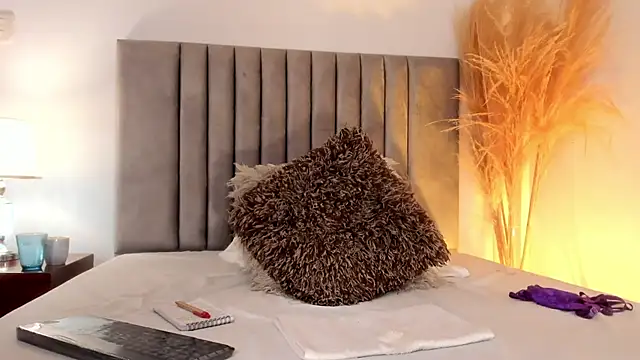 Nina Cavaali online show from 15, 3, 2025