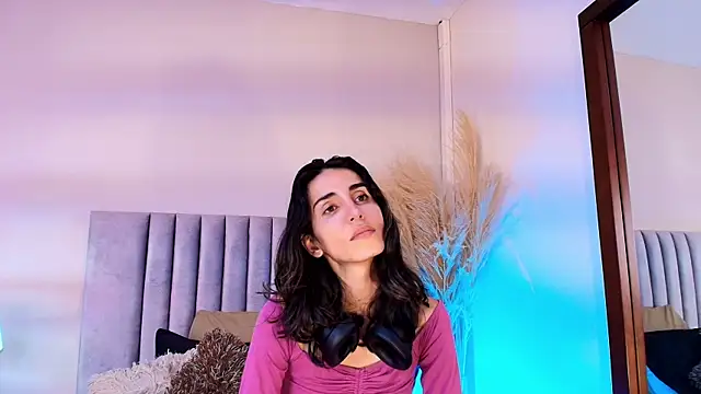 Nina Cavaali online show from 25, 10, 2025