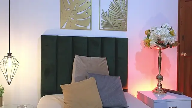 Nina Cavaali online show from 29, 9, 2025