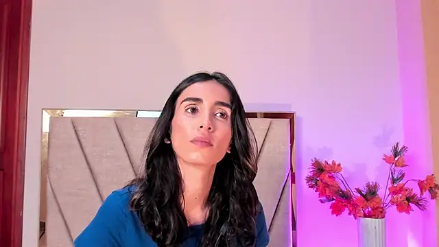 Nina Cavaali online show from 3, 11, 2025