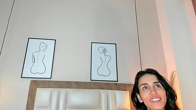 Nina Cavaali online show from 23, 11, 2025