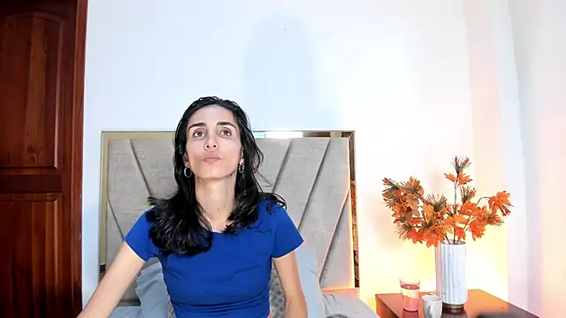 Nina Cavaali online show from 14, 10, 2025