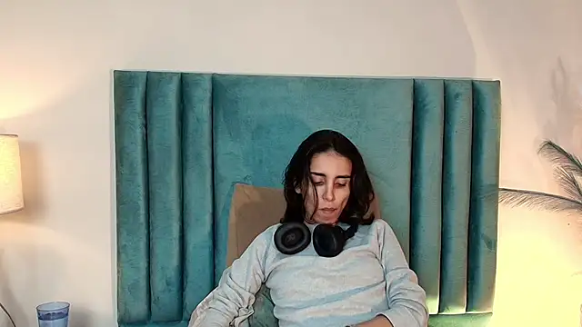 Nina Cavaali online show from 12, 10, 2025