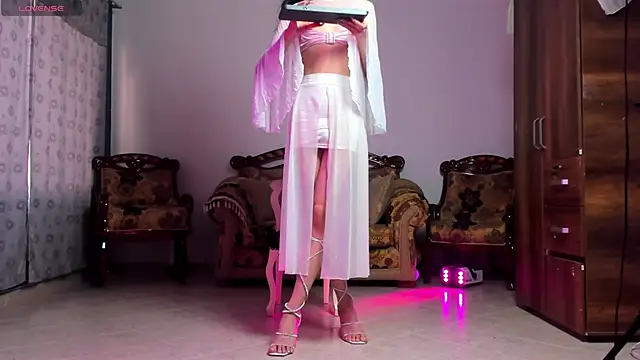 Nonbinaryangel  online show from 3, 2, 2025