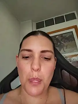 Mia Hampton online show from 7, 6, 2026