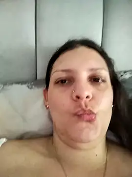 Mia Hampton online show from 16, 4, 2026