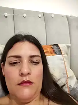 Mia Hampton online show from 12, 4, 2026