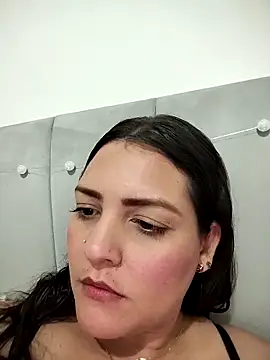 Mia Hampton online show from 23, 4, 2026