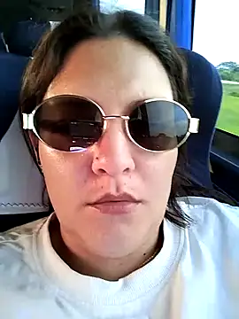 Mia Hampton online show from 5, 10, 2025