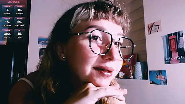 Cosmo Riri online show from 23, 4, 2026