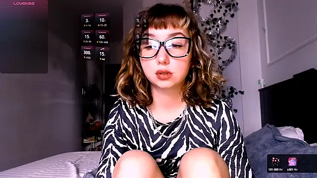 Cosmo Riri online show from 13, 1, 2025