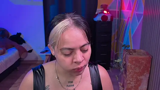 Cuttiealice online show from 6, 11, 2025