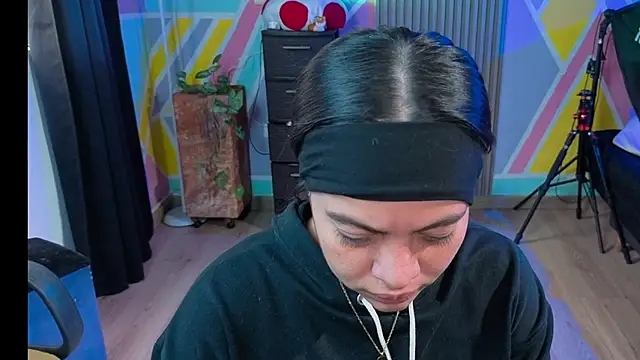 Cuttiealice online show from 3, 10, 2025