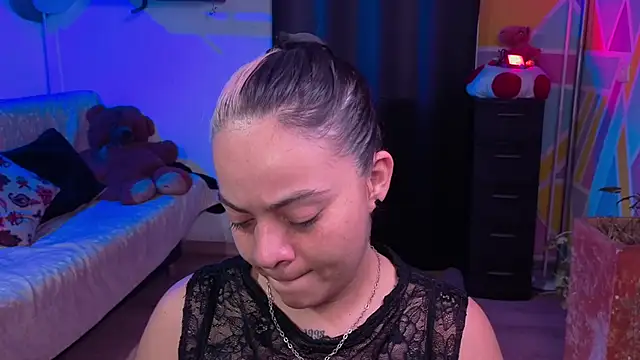 Cuttiealice online show from 8, 11, 2025