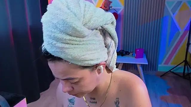 Cuttiealice online show from 6, 10, 2025