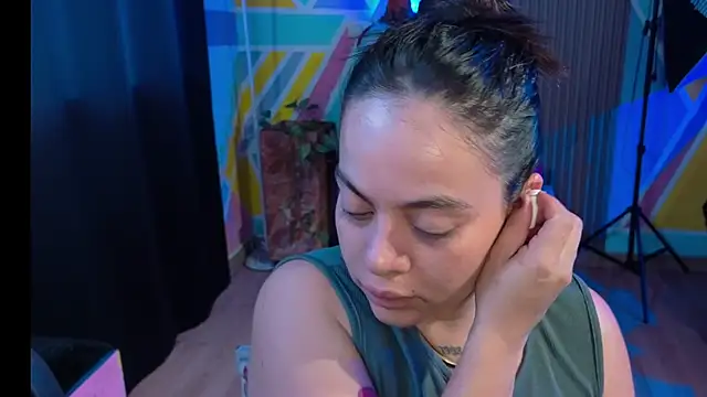 Cuttiealice online show from 5, 10, 2025