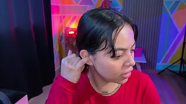 Cuttiealice online show from 7, 10, 2025