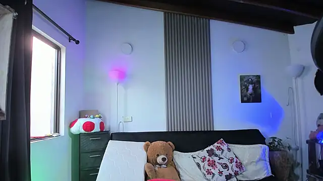 Cuttiealice online show from 22, 3, 2025