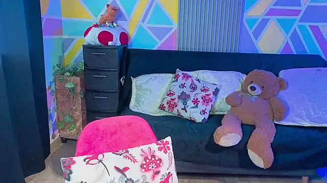 Cuttiealice online show from 13, 9, 2025