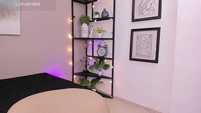 Briana Wells  online show from 26, 4, 2026
