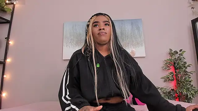 Snapshot of Briana_Wells_ chatting on 4, 11, 2025 Briana Wells online show from 4, 11, 2025